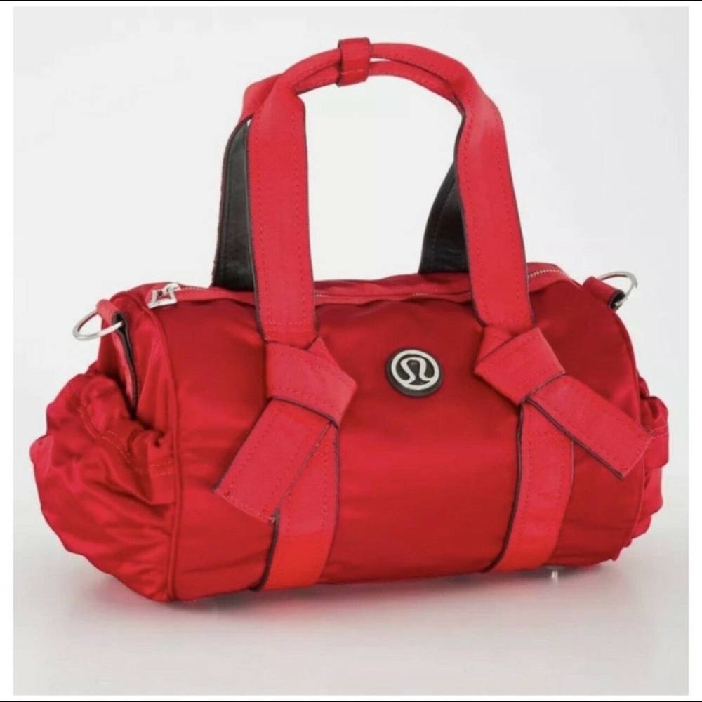 lululemon DTB mini duffel bag